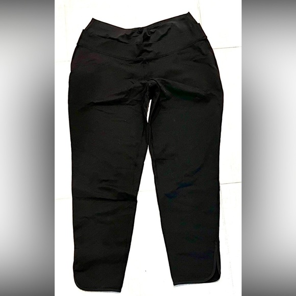 Lulu dot pattern capri gym tight - Picture 1 of 6